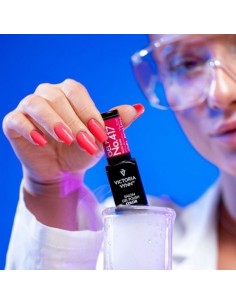 Gel Polish Boss Babe EVAGARDEN | Esmalte híbrido rosa intenso e intrépido de larga duración 2